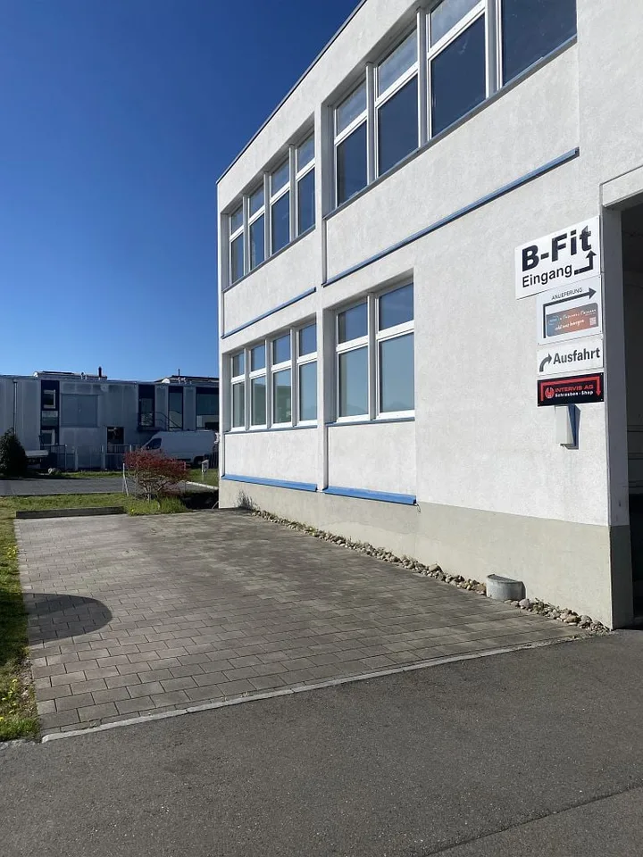 Commercial space with office in Münsingen