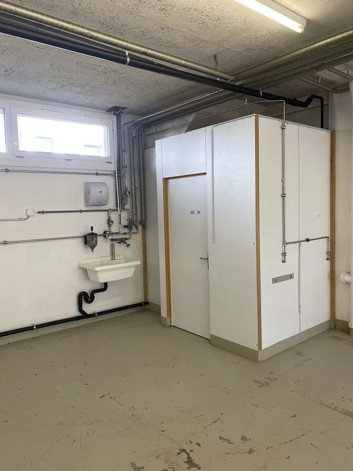 Spazio commerciale con ufficio a Münsingen – foto 7 di 12