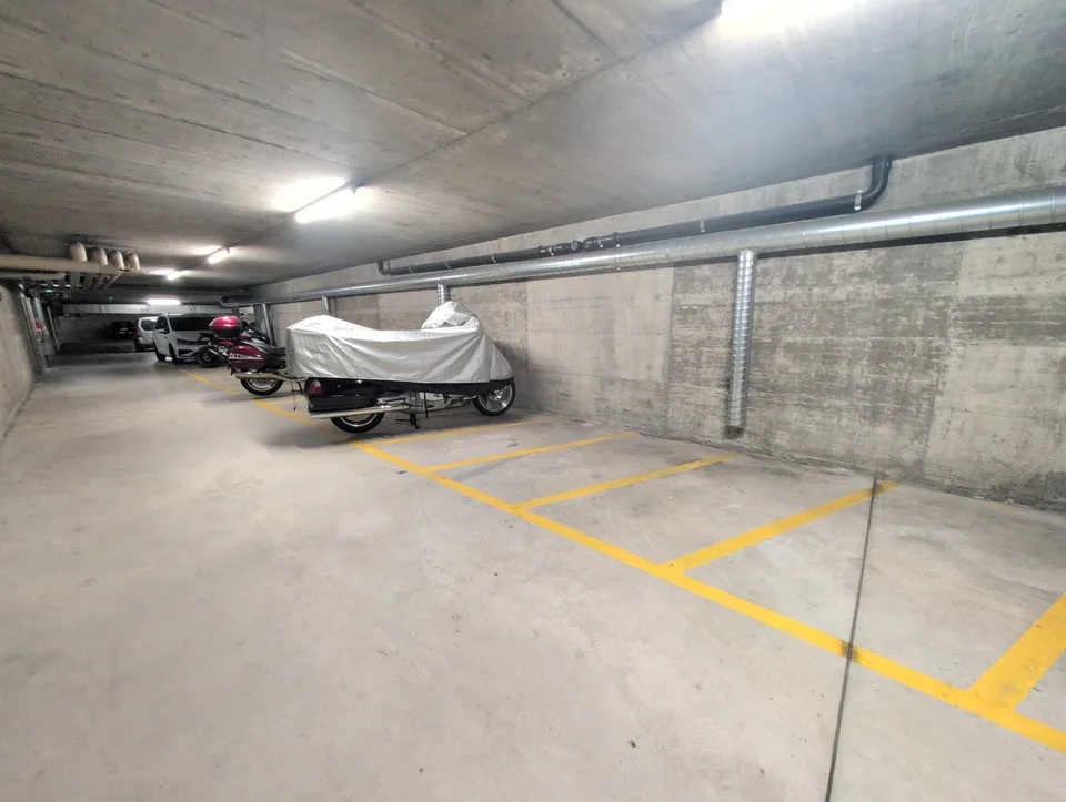 À louer ! Proche de l'Hôpital de Sion, des places de parc intérieures pour MOTOS ! – photo 7 sur 9