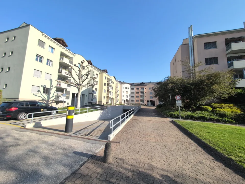 À louer ! Proche de l'Hôpital de Sion, des places de parc intérieures pour MOTOS !
