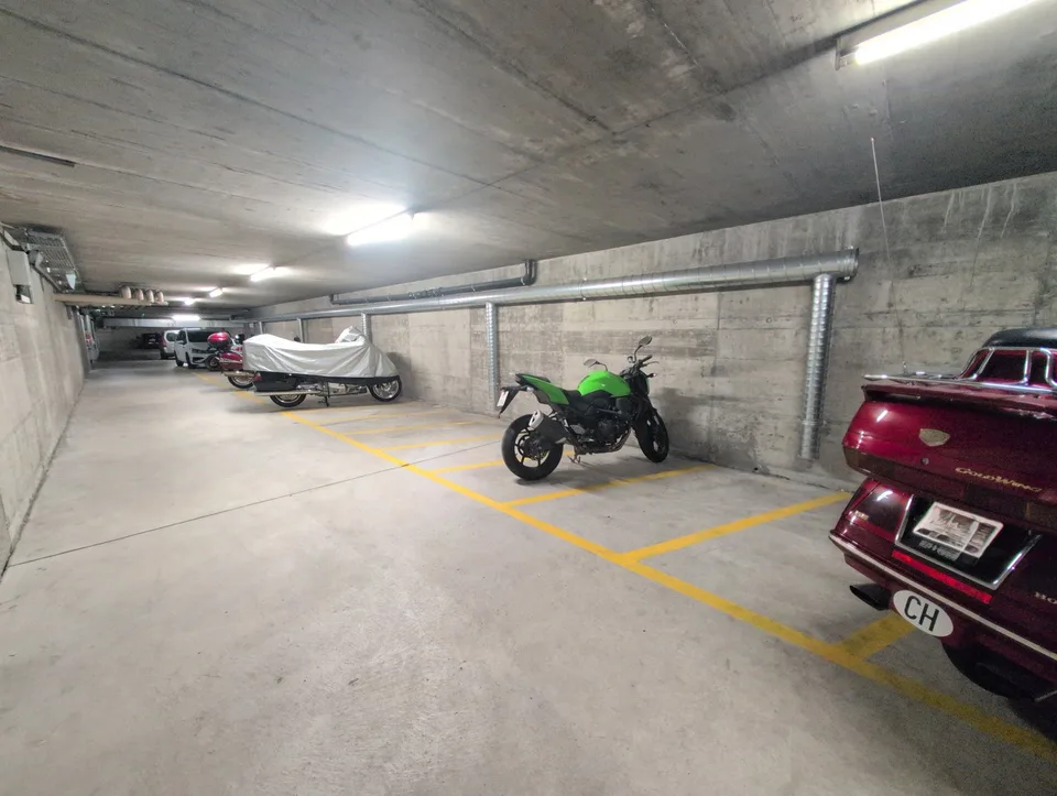 À louer ! Proche de l'Hôpital de Sion, des places de parc intérieures pour MOTOS ! – photo 6 sur 9