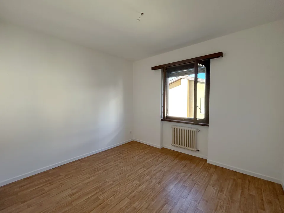 MENDRISIO 3.5 MOBILIERT, NEU RENOVIERTE MIT PRIVATER WASCHMASCHINE – Foto 11 von 13