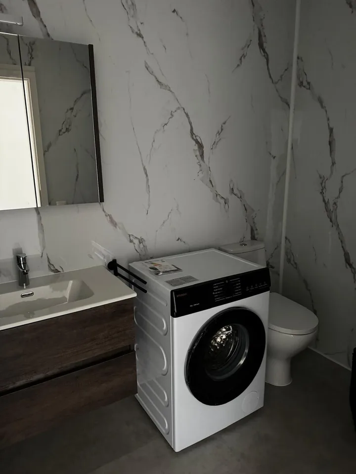 MENDRISIO 3.5 MOBILIERT, NEU RENOVIERTE MIT PRIVATER WASCHMASCHINE – Foto 7 von 13