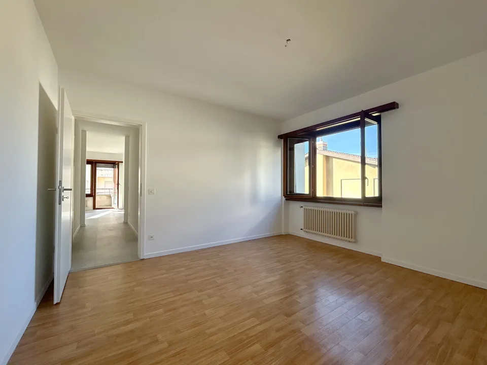 MENDRISIO 3.5 MOBILIERT, NEU RENOVIERTE MIT PRIVATER WASCHMASCHINE – Foto 10 von 13