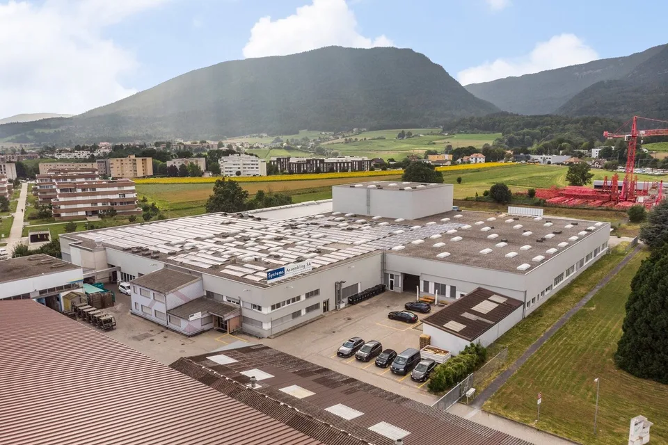 Halle industrielle/logistique de 1066m2² à louer - Rez-de-chaussée - accès direct - Boudry