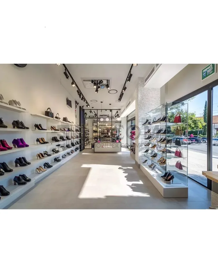 Très beau commerce à Carouge