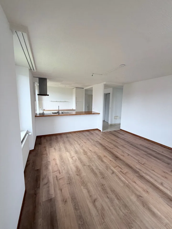 Appartamento di 2,5 locali in affitto a Chézard-St-Martin
