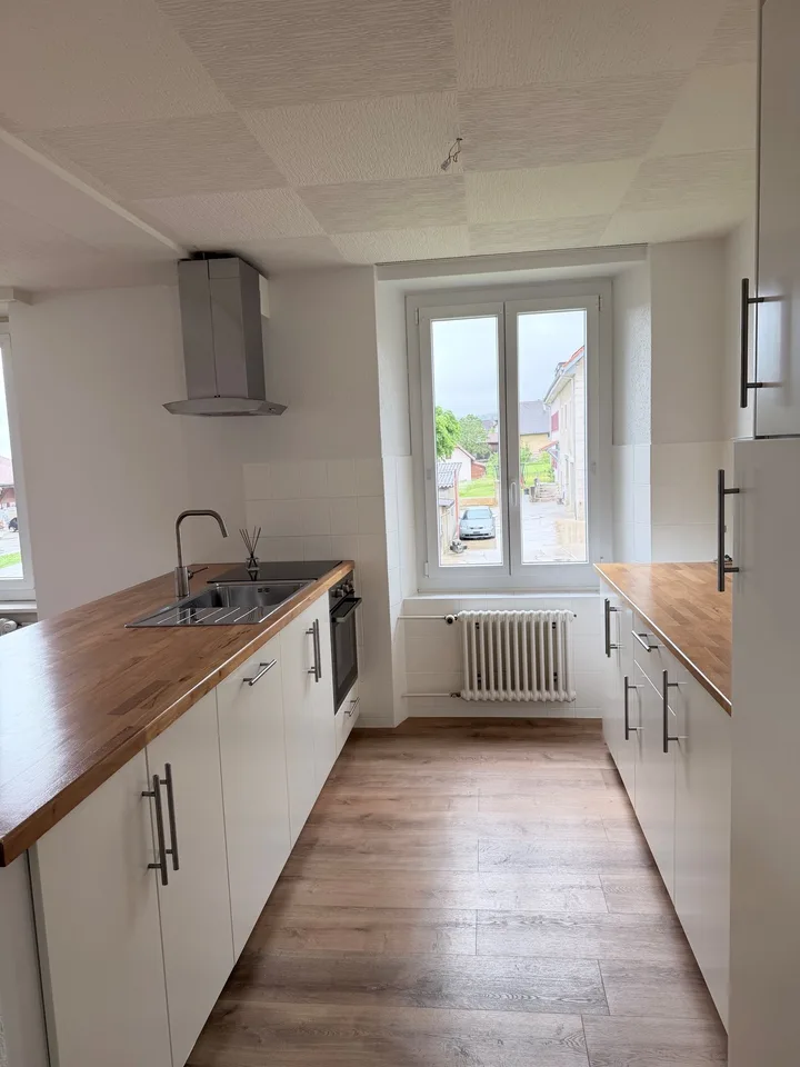 Appartamento di 2,5 locali in affitto a Chézard-St-Martin