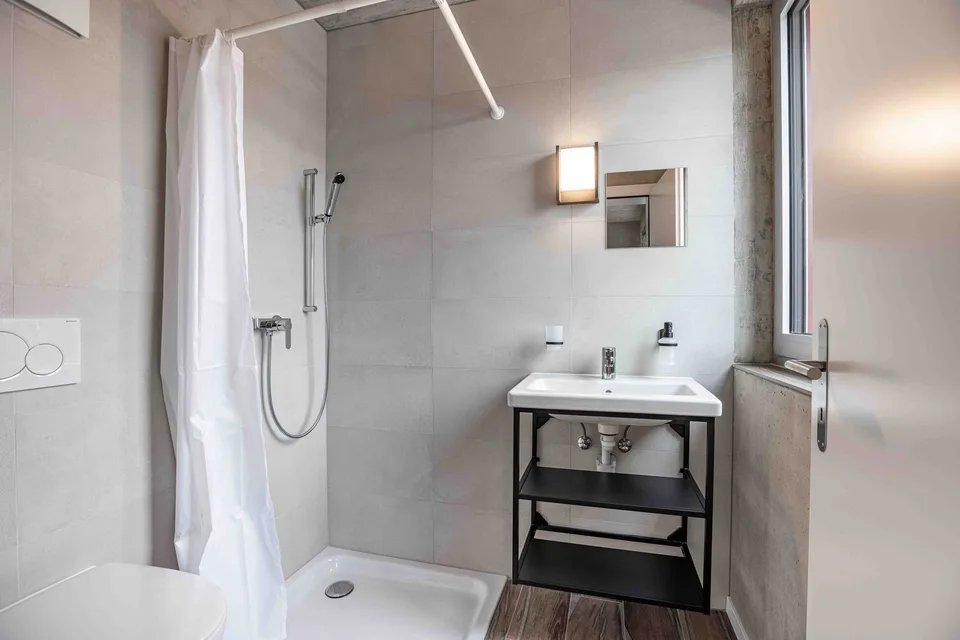 Premium Dachgeschoss-Apartment mit 2 Schlafzimmern und 36 m² Terrasse & Alpenblick – Crissier, Lausanne – Foto 8 von 9