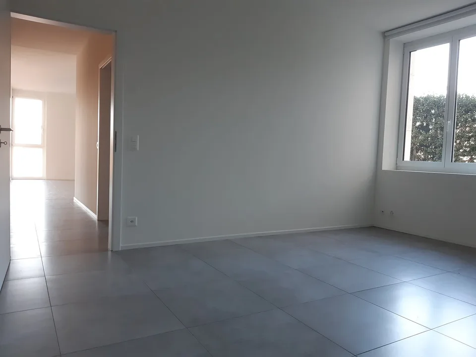 Modernes 3.5-Zimmer-Apartment in Balerna mit Garage