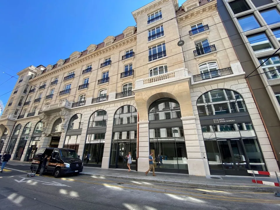 Bell'arcata di 815 m² in Rue du Rhône su 2 livelli