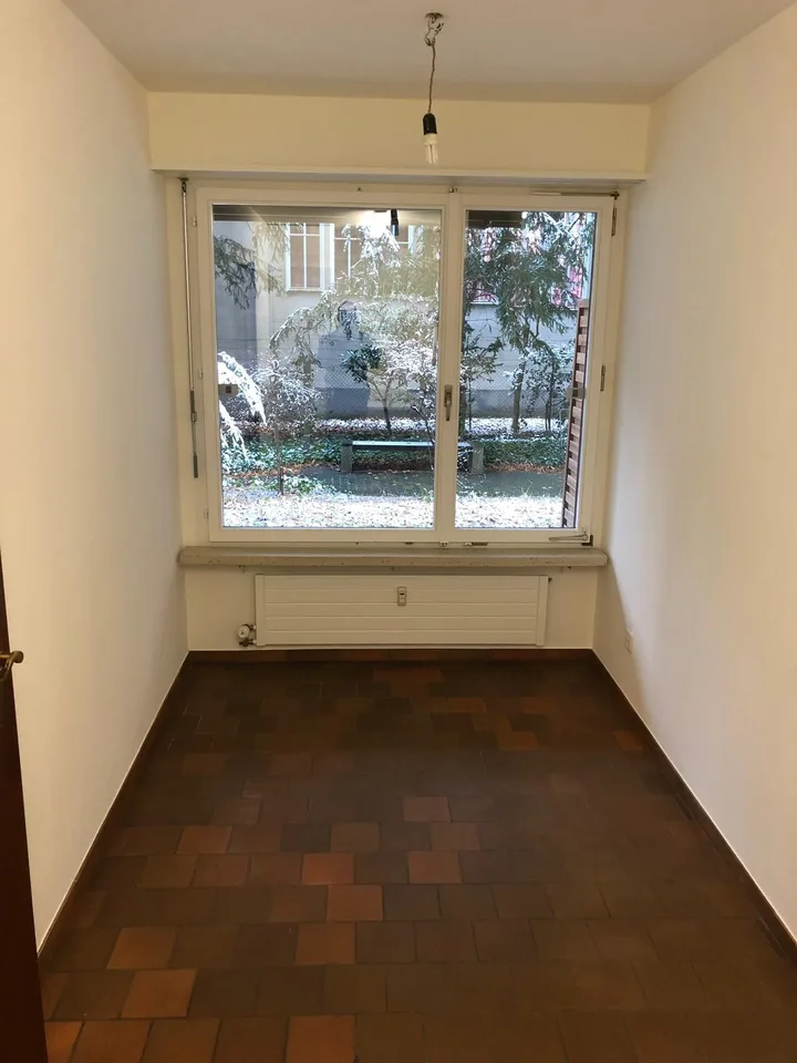 Bello appartamento 1.5 locali vicino a Picassoplatz