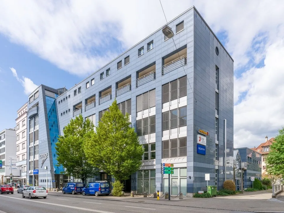 Box auto a Olten con stazione di ricarica elettrica in affitto