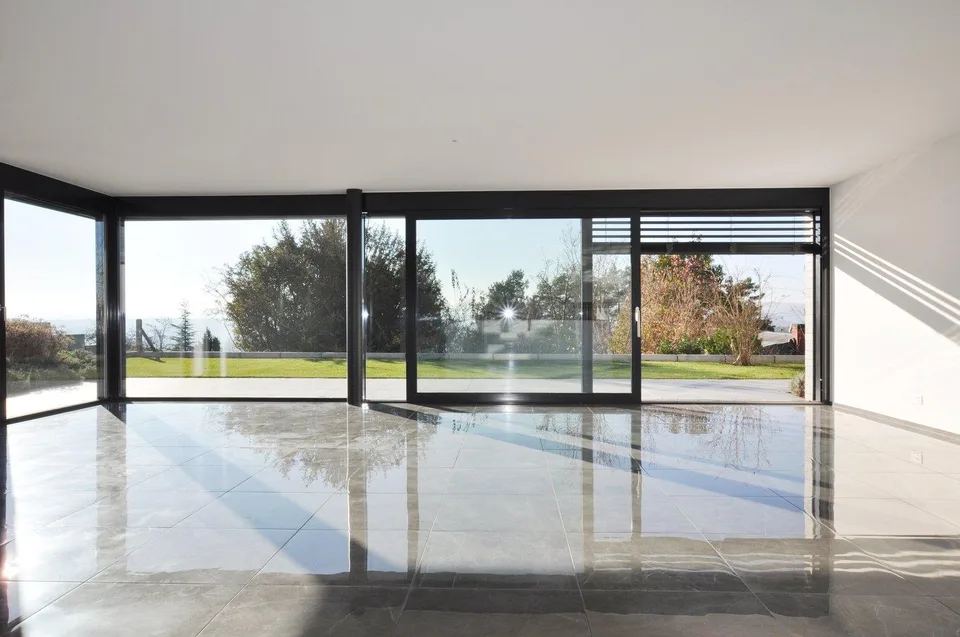 Appartamento esclusivo, luminoso, con design d'interni lussuoso e materiali di alta qualità