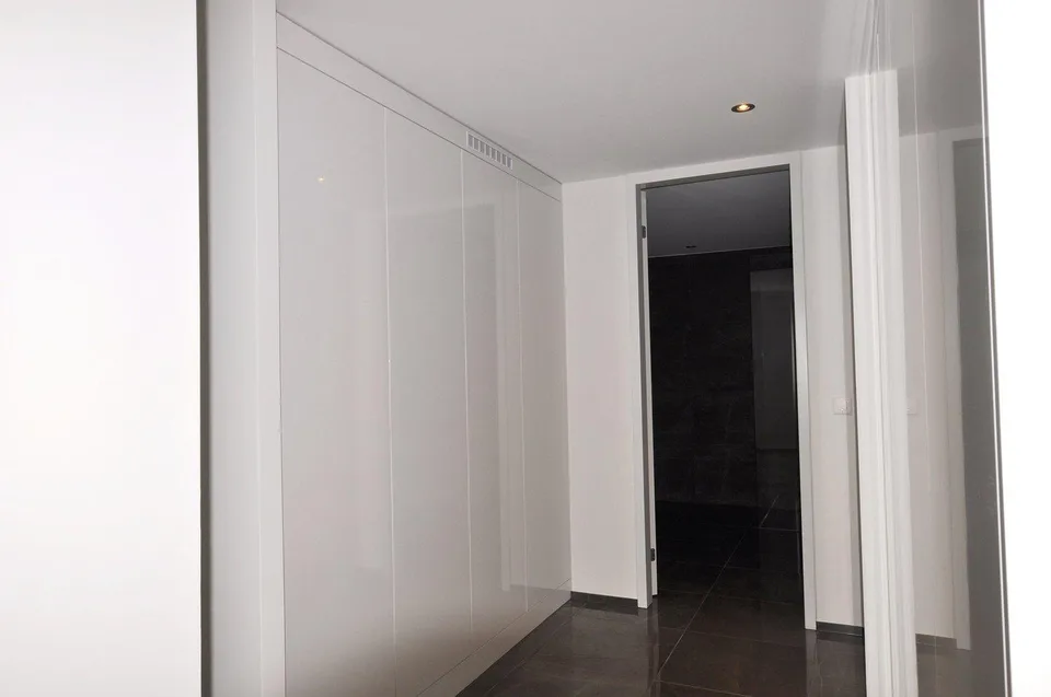 Exklusive, lichtdurchflutete Wohnung mit luxuriösem Innenausbau und hochwertigen Materialien – Foto 8 von 11