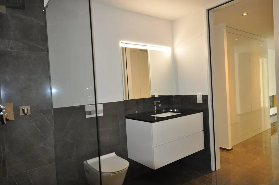 Exklusive, lichtdurchflutete Wohnung mit luxuriösem Innenausbau und hochwertigen Materialien – Foto 7 von 11
