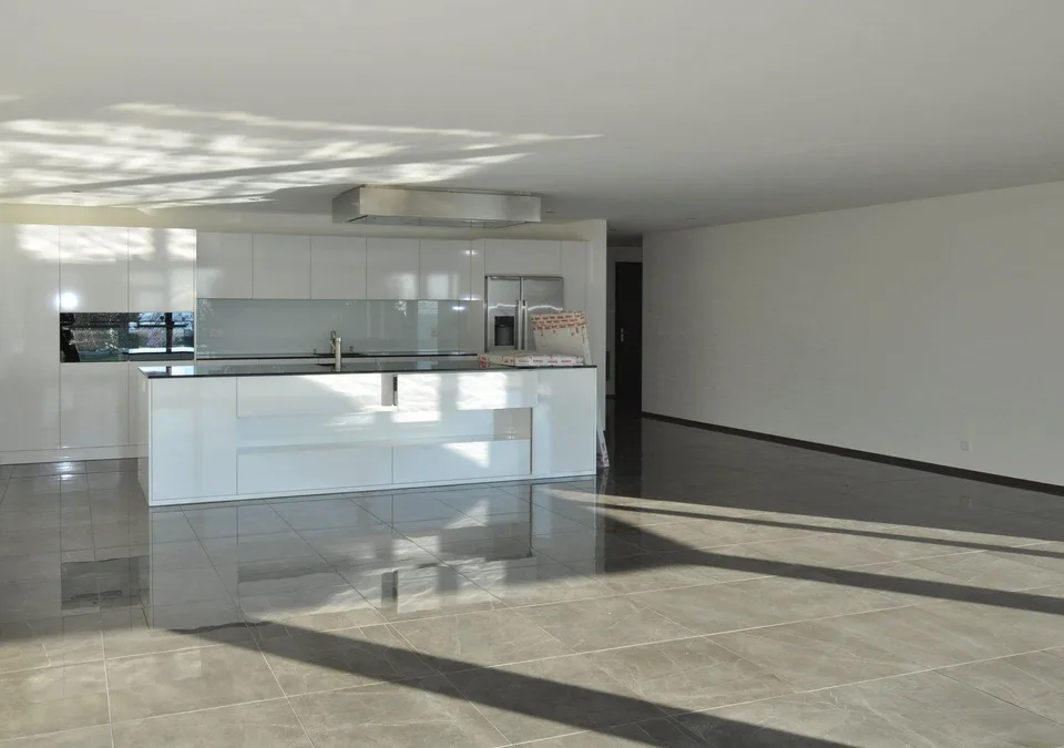 Appartamento esclusivo, luminoso, con design d'interni lussuoso e materiali di alta qualità