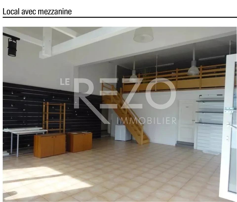 Arcata 120 m² su 2 livelli con mezzanino e 3 posti auto