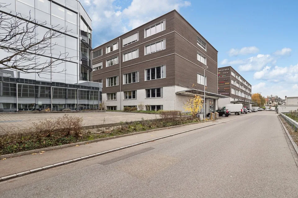 Gestalten Sie Ihre Gewerbefläche auf 402 m² im 1. Obergeschoss