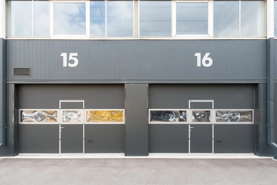 HANGAR 51 - DER MAßGEFERTIGTE BOX FÜR IHRE AKTIVITÄT (BOX 15-16)