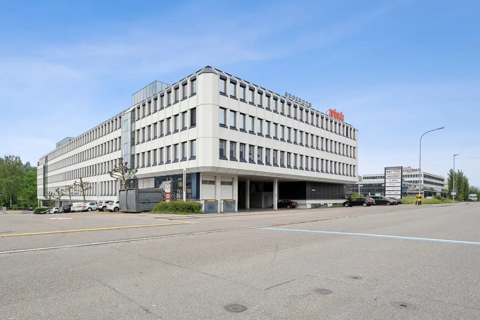 Viel Raum für Ihre Vision Büro-/Gewerbefläche nahe Flughafen Zürich