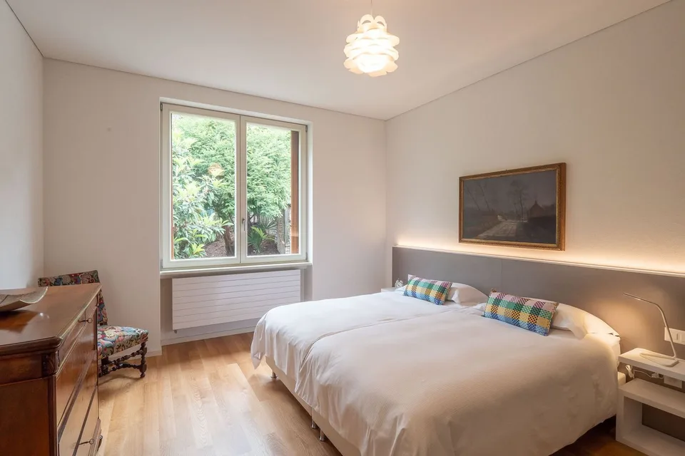 Charmante Dachwohnung mit Terrasse in einer historischen Villa