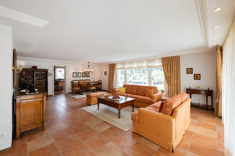 Appartement attique attractif de 3,5 pièces dans un emplacement central à Davos Dorf
