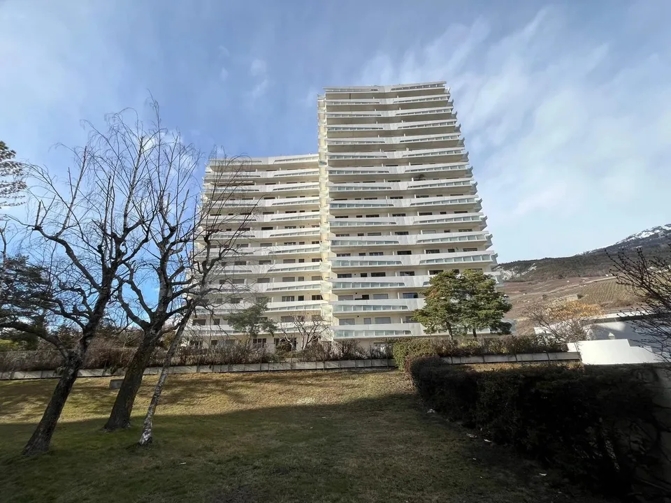 Lumineux 4.5 pièces avec balcon et vue dégagée à Sierre