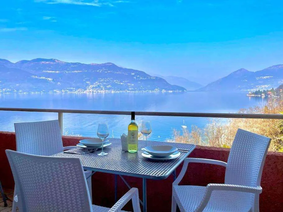 Curato studio d'angolo sito all'ultimo piano con incantevole vista lag – foto 11 di 13