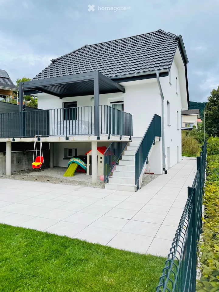 Freistehendes 6.5-Zimmer-EFH mit Bauland & bis zu 8 Park
