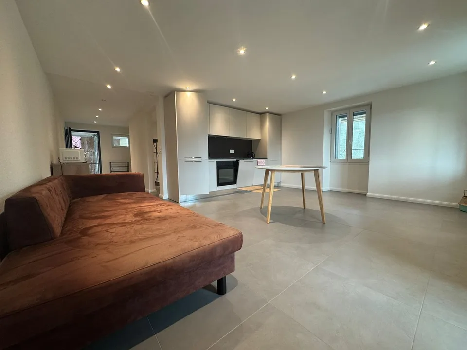 Appartamento nuovo di 2.5 locali con balcone e bella vista a Pont-de-la-Morge