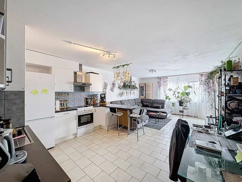 Élégant 2.5 pièces avec balcon dans un cadre paisible