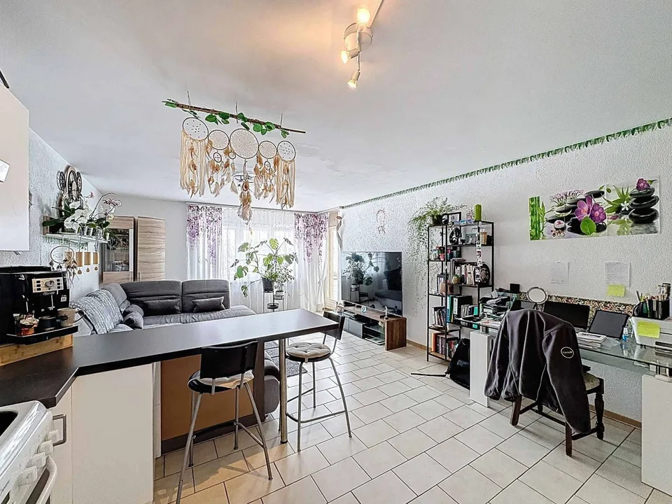 Élégant 2.5 pièces avec balcon dans un cadre paisible