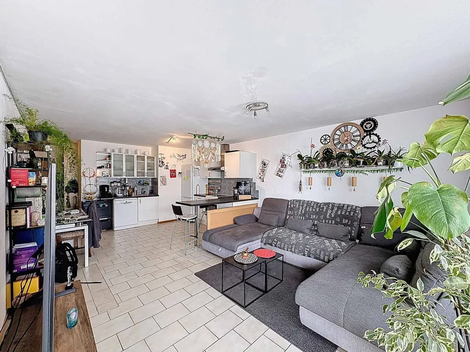 Élégant 2.5 pièces avec balcon dans un cadre paisible