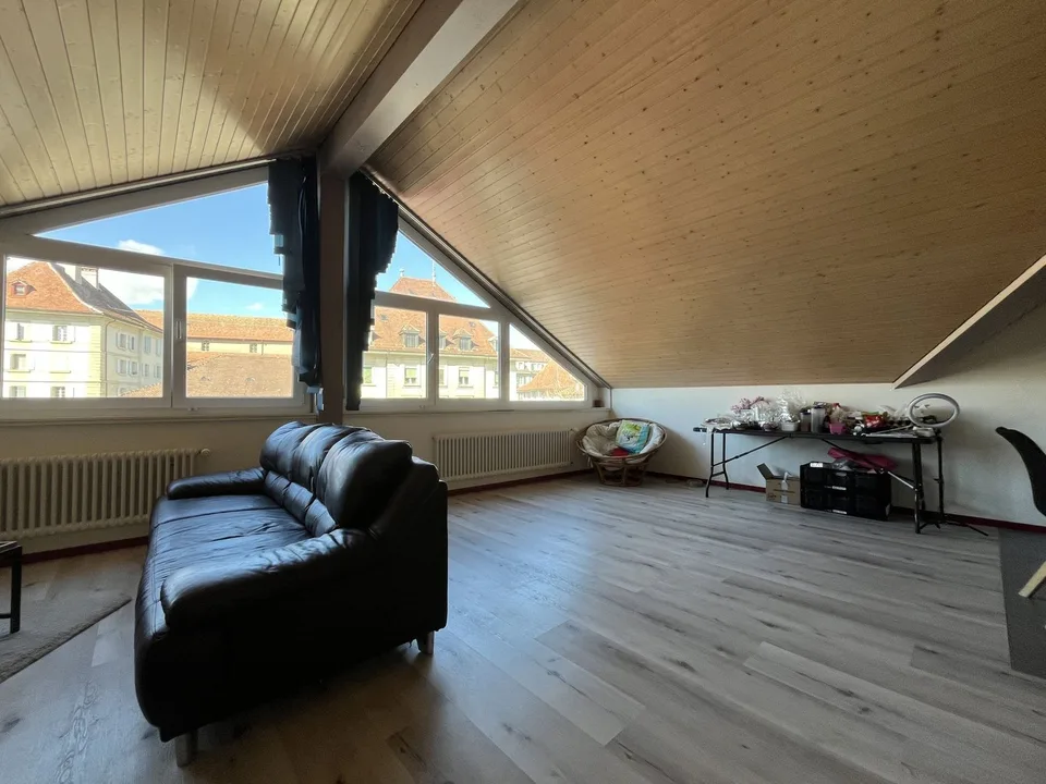 PRÄCHTIGES DACHGESCHOSS MIT Blick AUF DIE ABBATIALE