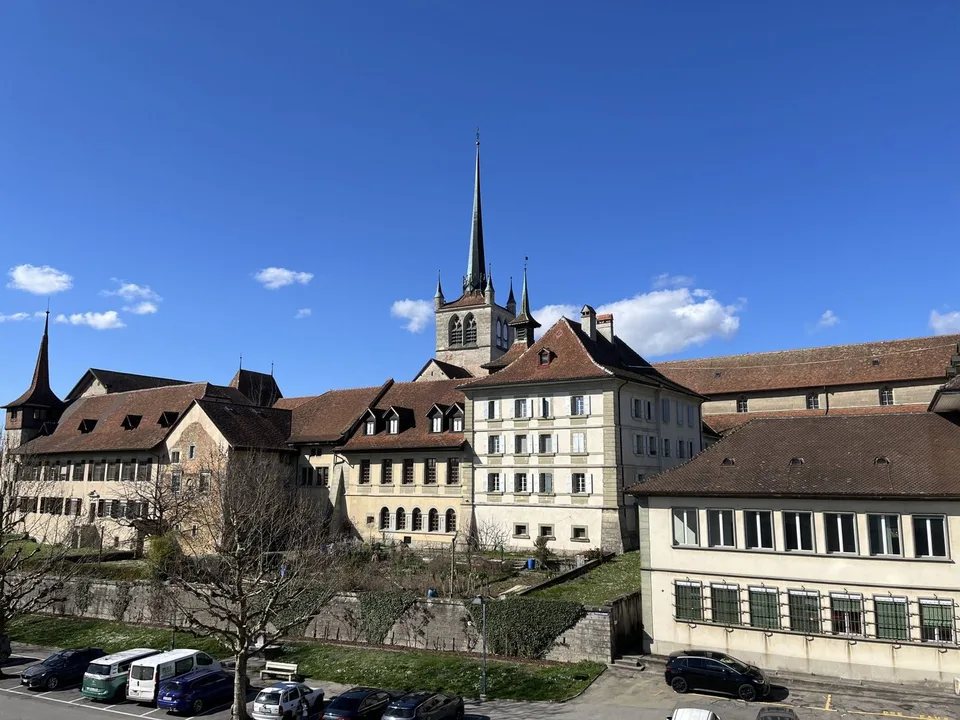 MAGNIFIQUE ATTIQUE, AVEC VUE SUR L'ABBATIALE