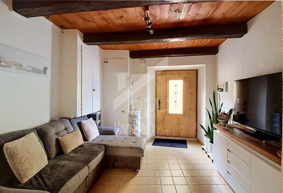 Casa di villaggio ristrutturata a tre piani