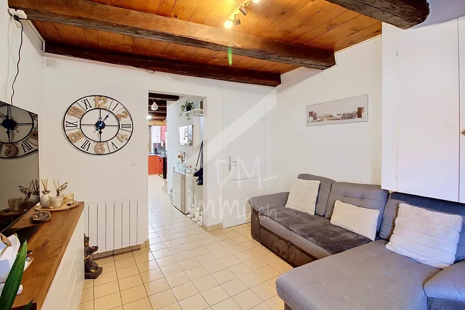 Casa di villaggio ristrutturata a tre piani