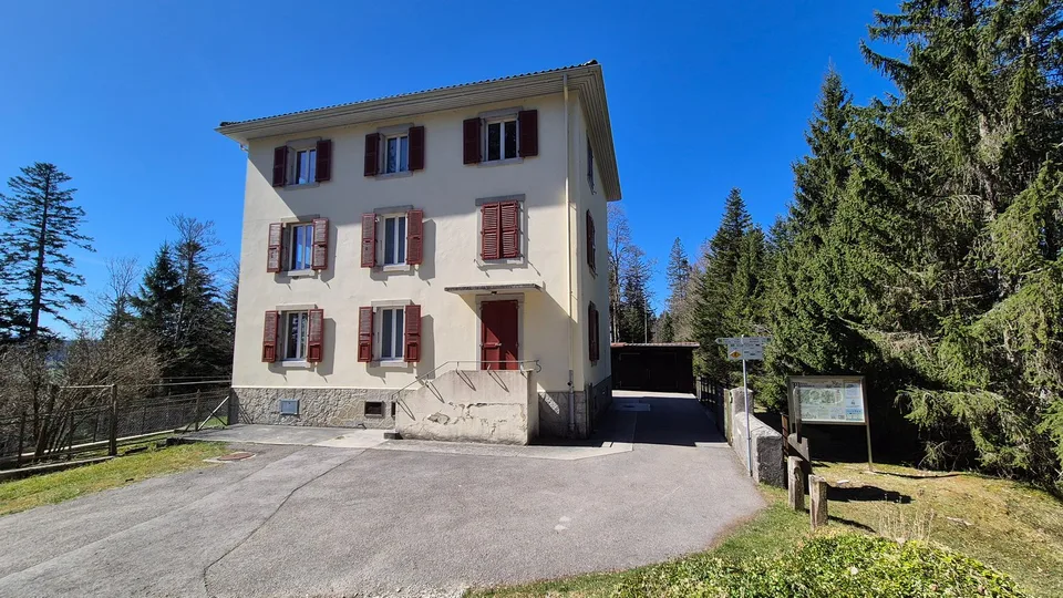 Nouveau PRIX ! Au cœur de la nature, ancienne douane de 3 appartements