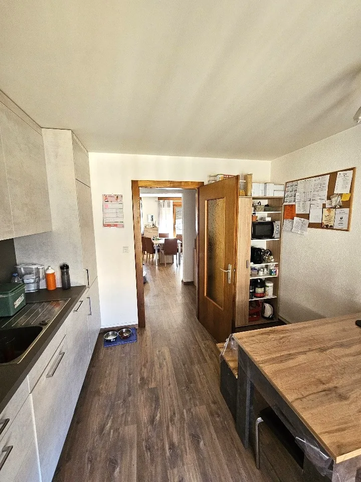 Schöne Gelegenheit! Zu verkaufen, eine schöne 4-Zimmer-Wohnung, im Zentrum des Dorfes, in Saxon!