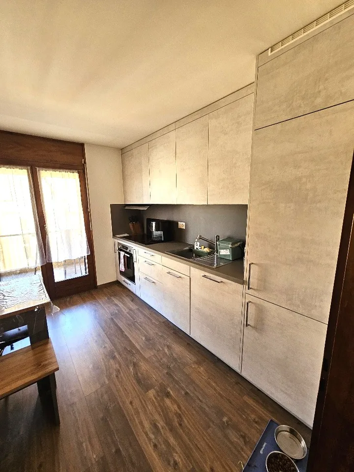 Schöne Gelegenheit! Zu verkaufen, eine schöne 4-Zimmer-Wohnung, im Zentrum des Dorfes, in Saxon!