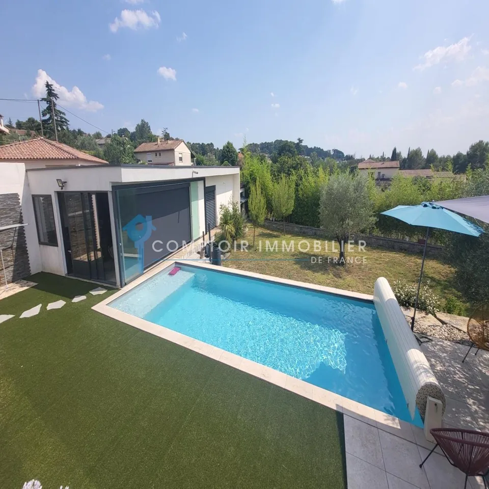 FRANCE: Magnifique villa contemporaine en viager occupé avec rente.