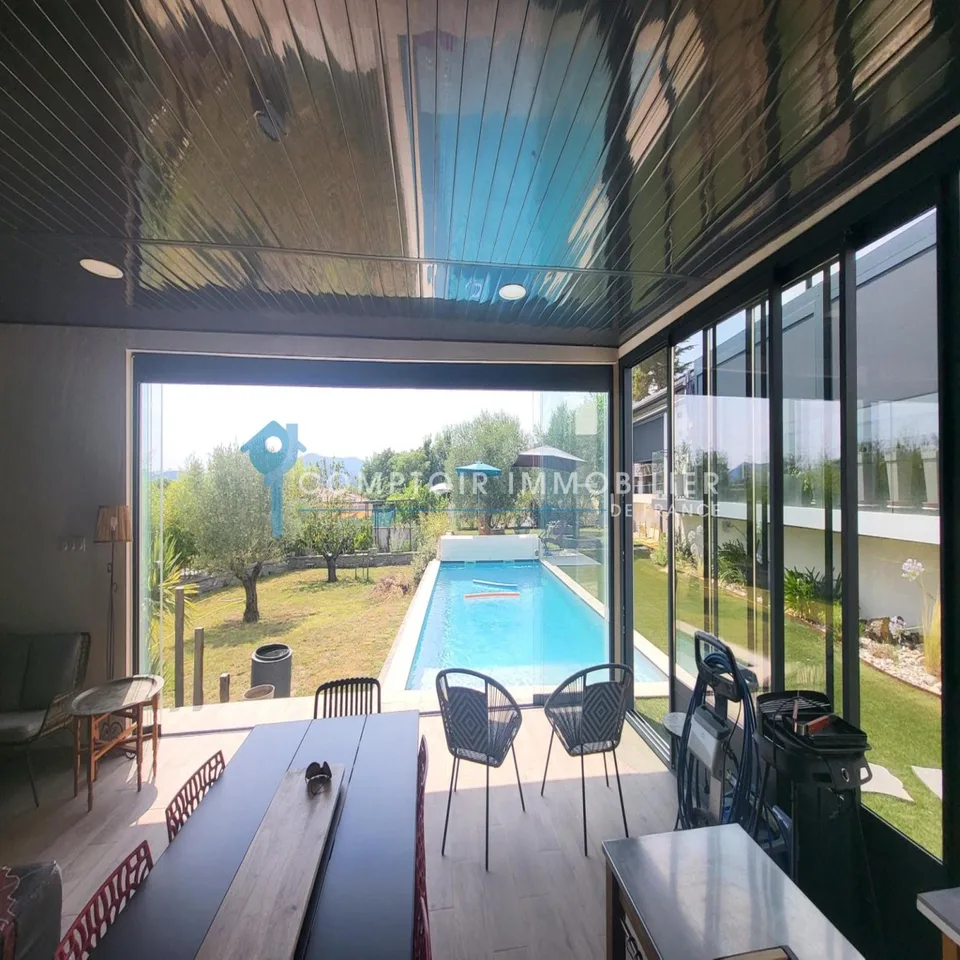 FRANCE: Magnifique villa contemporaine en viager occupé avec rente.