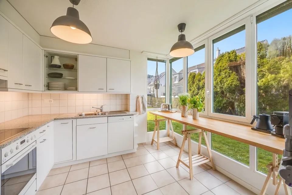 Grosszügige 3.5-Zimmer-Gartenwohnung mit 108 m² , Ruhe, Sonne & Nähe Zürichsee