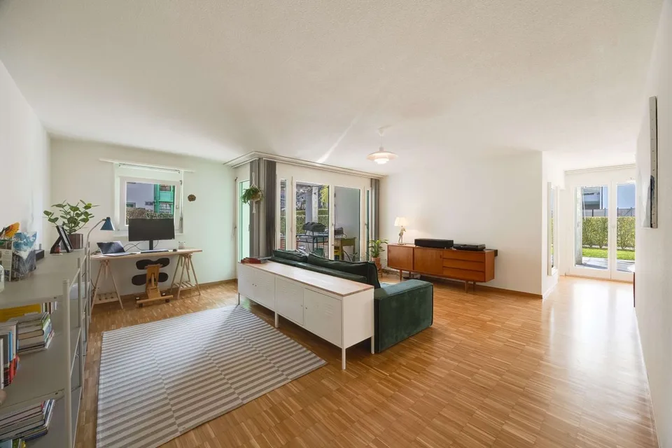 Grosszügige 3.5-Zimmer-Gartenwohnung mit 108 m² , Ruhe, Sonne & Nähe Zürichsee