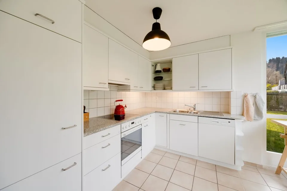Grosszügige 3.5-Zimmer-Gartenwohnung mit 108 m² , Ruhe, Sonne & Nähe Zürichsee