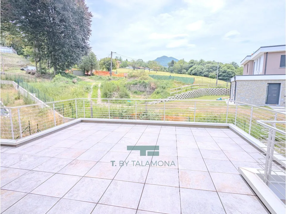 Appartamento moderno con terrazza e vista panoramica in un complesso residenziale elegante