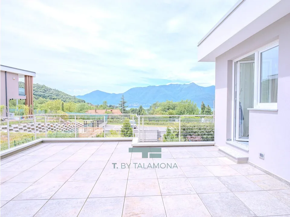 Appartamento moderno con terrazza e vista panoramica in un complesso residenziale elegante