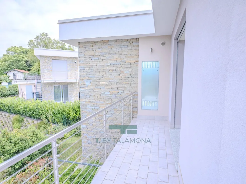 Appartamento moderno con terrazza e vista panoramica in una residenza elegante – foto 11 di 13