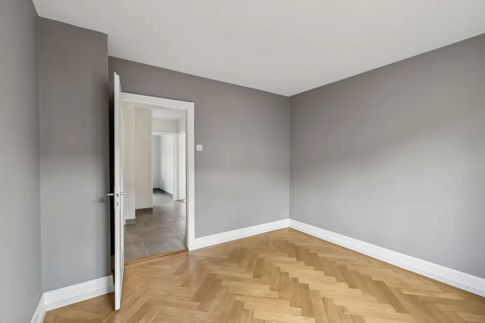 Helles 3.5-Zimmer-Wohnung renoviert im Herzen des Dorfes – Foto 6 von 8